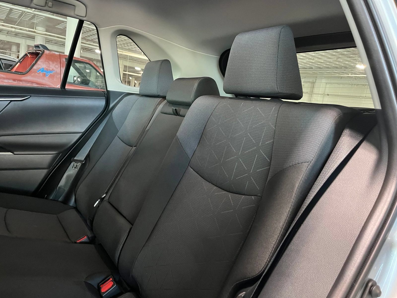 Used 2025 Toyota RAV4 XLE AWD/4WD image 32