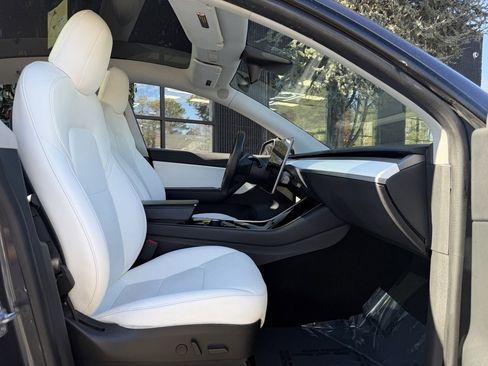 Used 2020 Tesla Model Y Performance image 32