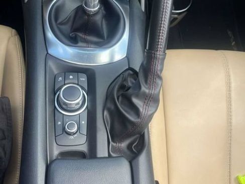 Used 2019 MAZDA MX-5 Miata RF Grand Touring RWD image 31