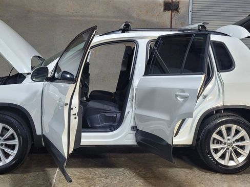 Used 2017 Volkswagen Tiguan Limited w/ Premium Package image 14