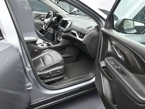Used 2024 GMC Terrain SLT image 19