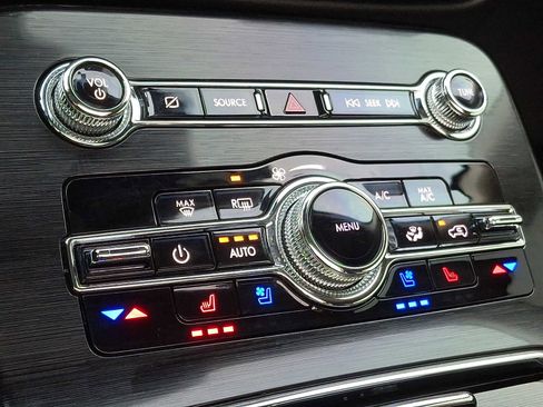 Used 2021 Lincoln Nautilus Reserve image 12