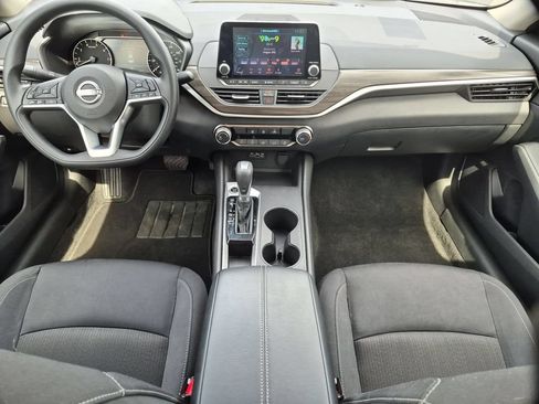 Used 2025 Nissan Altima 2.5 SV FWD image 25