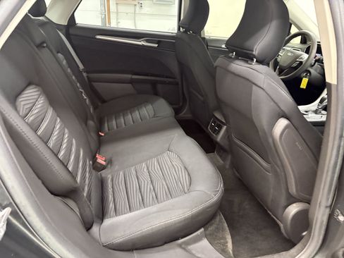 Used 2016 Ford Fusion SE FWD image 22
