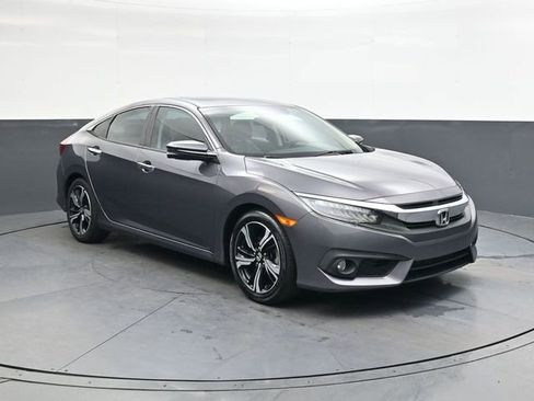 Used 2017 Honda Civic Touring image 2