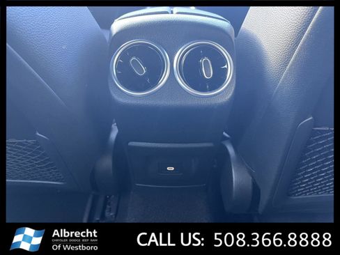 Used 2025 Mercedes-Benz CLA 250 4MATIC image 23