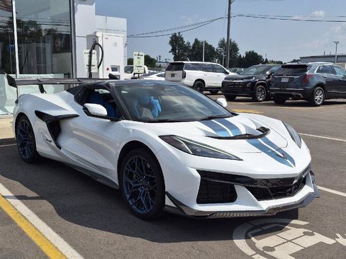 Used 2025 Chevrolet Corvette ZR1 w/ ZR1 Carbon Fiber Aero Package RWD image 9
