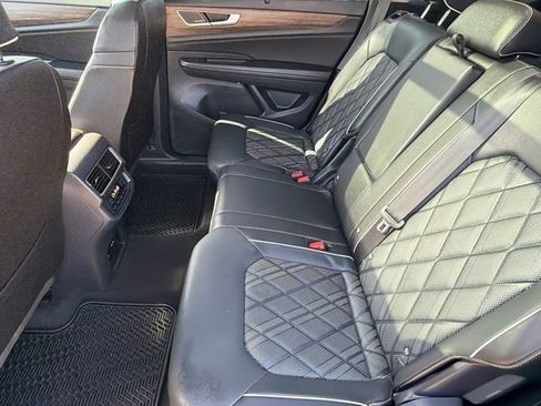 Used 2025 Volkswagen Atlas SEL Premium R-Line image 19