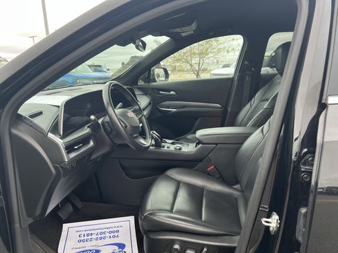 Used 2024 Cadillac XT4 Premium Luxury image 18