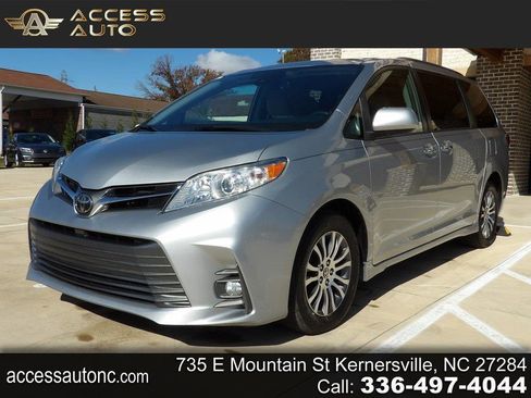 Used 2020 Toyota Sienna XLE FWD image 1