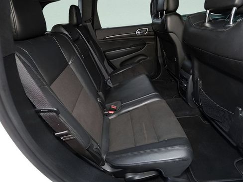 Used 2019 Jeep Grand Cherokee Laredo w/ Laredo X Package RWD image 14