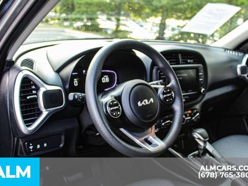 Used 2025 Kia Soul LX w/ LX Technology Package FWD image 30