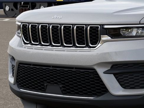 New 2026 Jeep Grand Cherokee Laredo AWD/4WD image 11