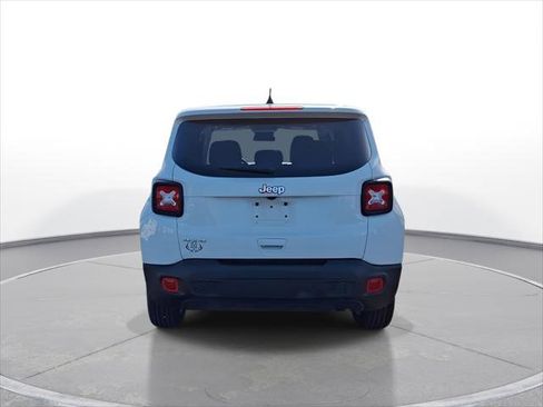 Used 2023 Jeep Renegade Latitude image 7