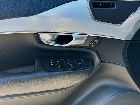 Used 2017 Volvo XC90 T5 Momentum w/ Vision Package image 17