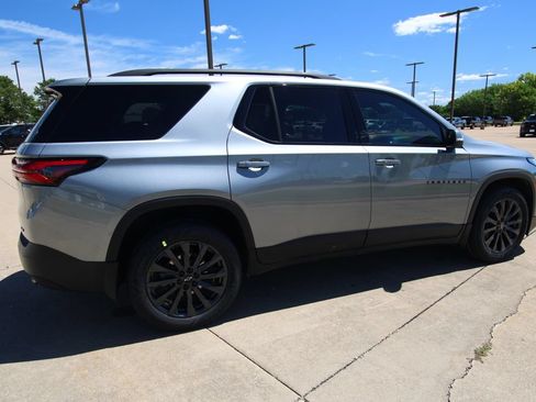 Used 2023 Chevrolet Traverse RS AWD/4WD image 5