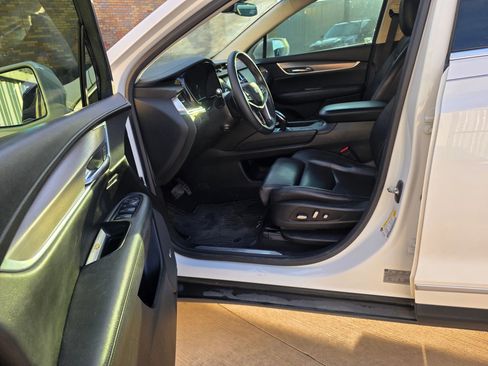 Used 2017 Cadillac XT5 Luxury w/ Driver Awareness Package image 17