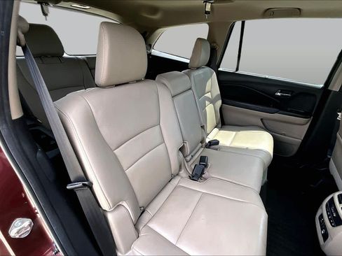 Used 2018 Honda Pilot Touring image 19