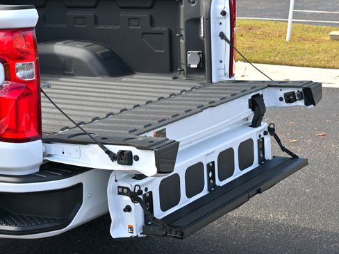 Used 2023 Chevrolet Silverado 2500 High Country w/ Z71 Off-Road Package image 34