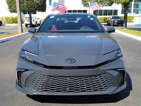 Used 2025 Toyota Camry XSE image 4