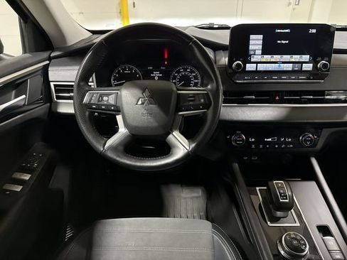 Used 2024 Mitsubishi Outlander SE FWD image 11