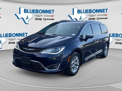 Used 2017 Chrysler Pacifica Limited w/ UConnect Theater Package