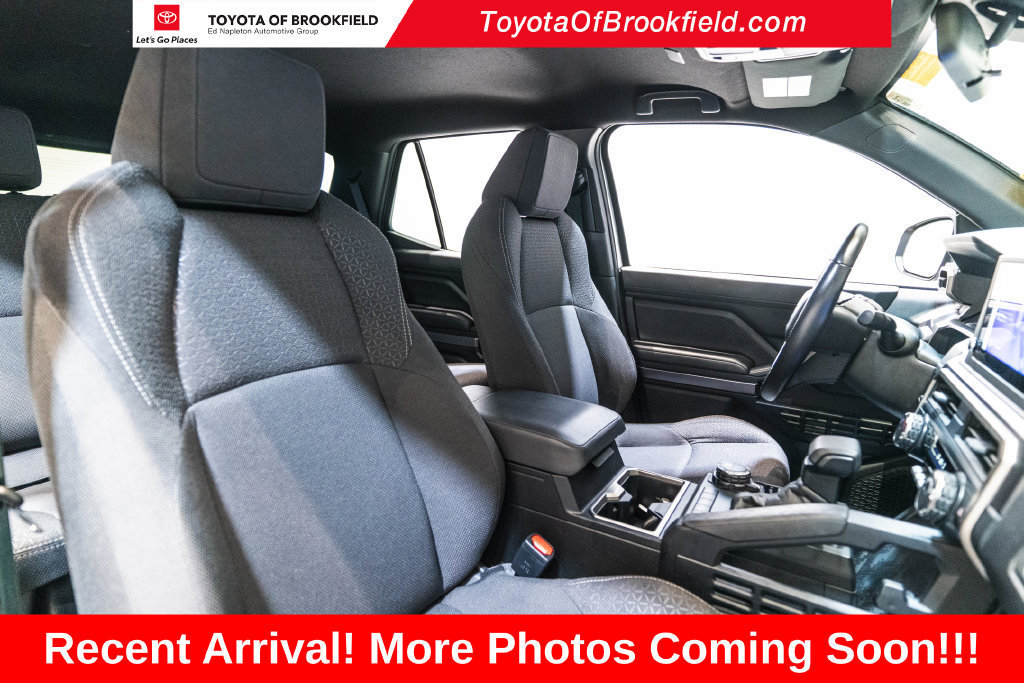 Used 2025 Toyota 4Runner SR5 AWD/4WD image 15