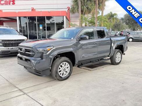 Used 2025 Toyota Tacoma SR image 2