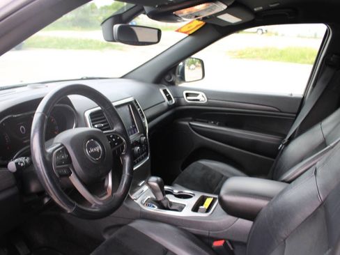 Used 2018 Jeep Grand Cherokee Altitude AWD/4WD image 19