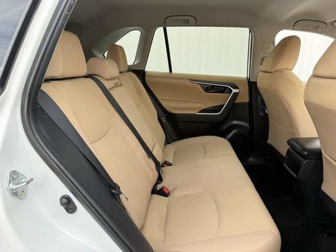 Used 2020 Toyota RAV4 LE FWD image 30