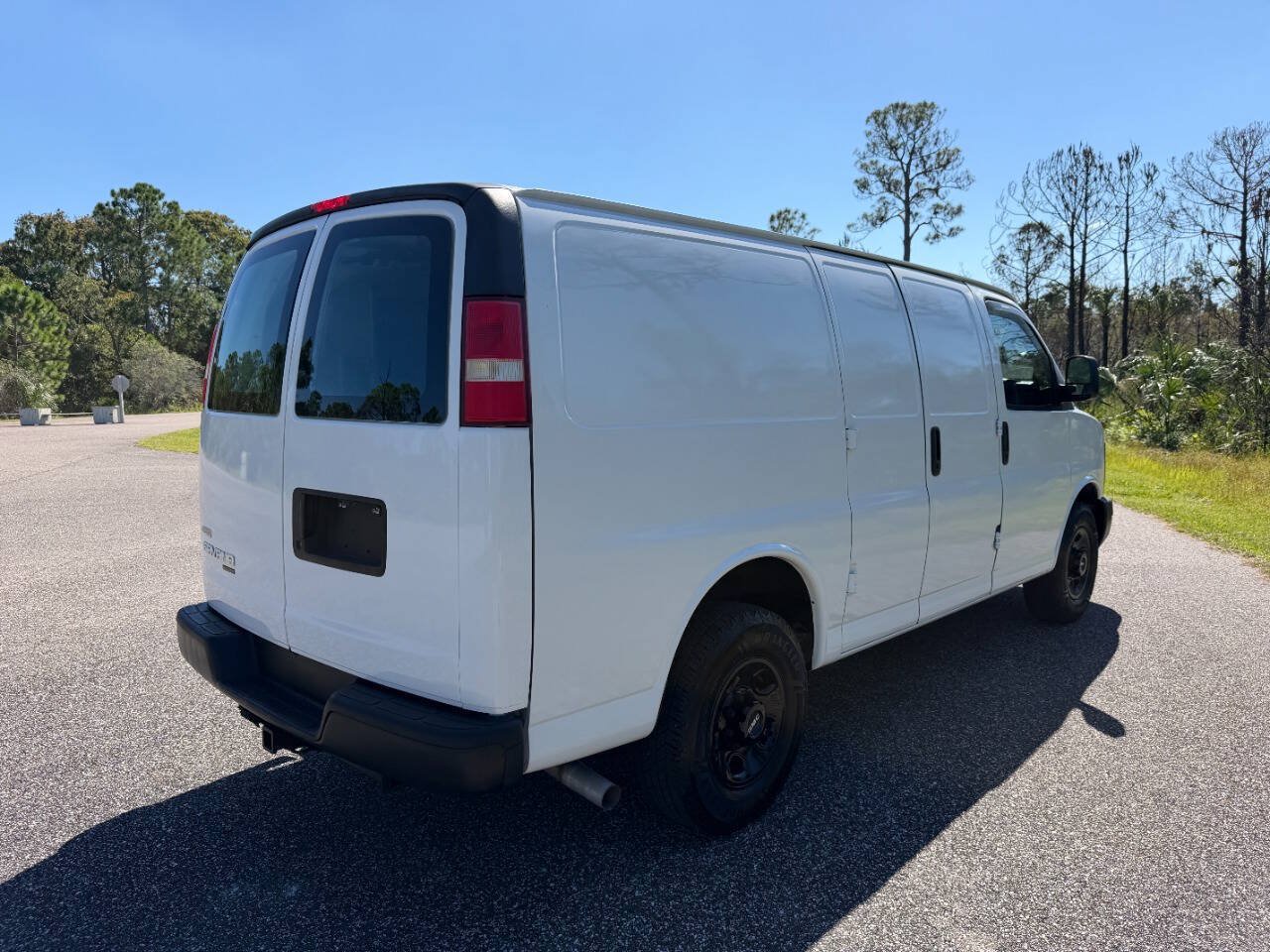 Used 2011 GMC Savana 2500 RWD image 6