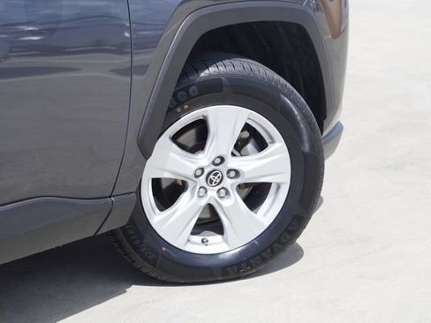 Used 2020 Toyota RAV4 XLE w/ Convenience Package FWD image 8