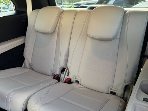 Used 2025 Mercedes-Benz GLS 450 4MATIC image 43