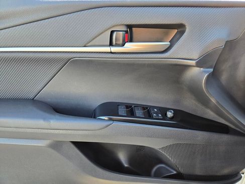 Used 2025 Toyota Camry SE image 18