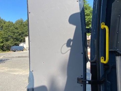 Used 2018 Mercedes-Benz Sprinter 2500 image 11