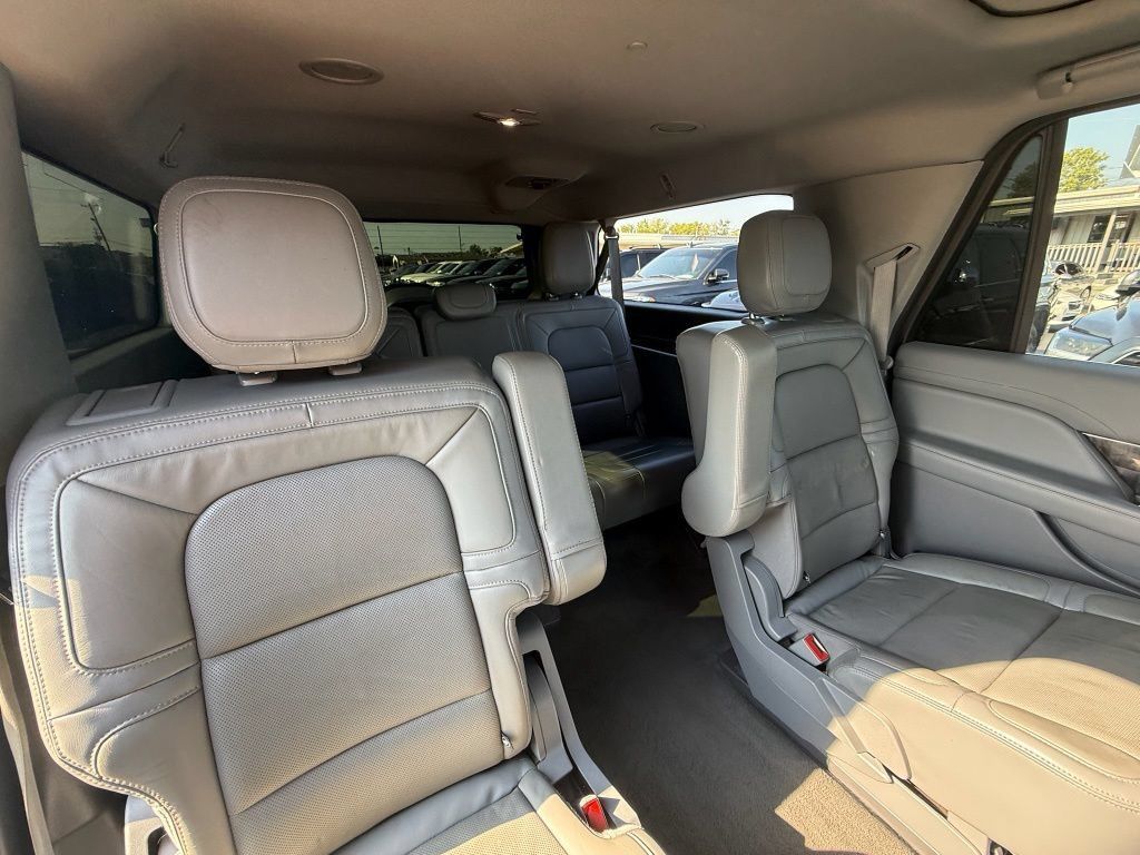 Used 2021 Lincoln Navigator L Reserve w/ Luxury Package AWD/4WD image 21