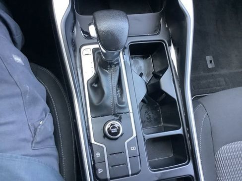 Used 2023 Kia Sorento LX image 18