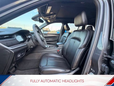 Used 2025 Jeep Grand Cherokee Limited w/ Luxury Tech Group II AWD/4WD image 13