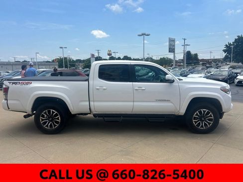 Used 2020 Toyota Tacoma TRD Sport w/ TRD Premium Sport Package AWD/4WD image 4