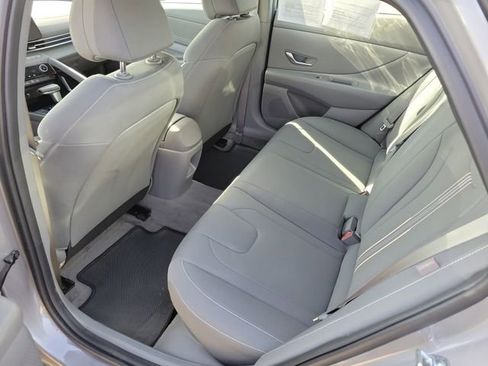 Certified 2025 Hyundai Elantra SEL image 18