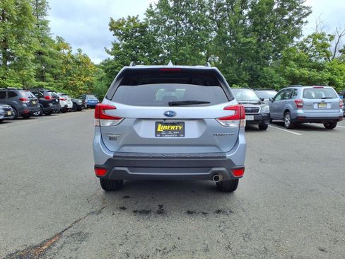 Certified 2022 Subaru Forester Limited image 5