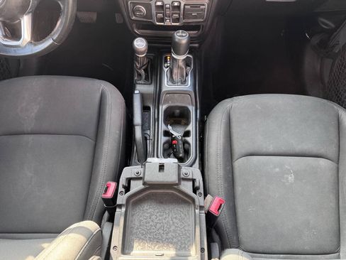 Used 2020 Jeep Wrangler Unlimited Sahara AWD/4WD image 20