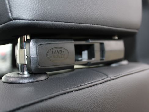 Used 2024 Land Rover Defender 110 S image 44