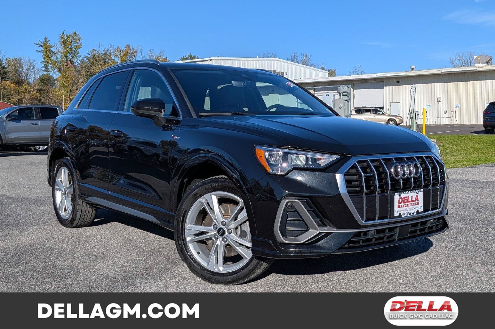 Used 2022 Audi Q3 2.0T Premium w/ Convenience Package AWD/4WD image 1