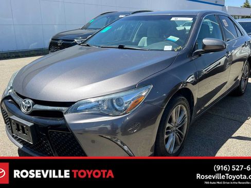 Used 2016 Toyota Camry SE FWD image 1