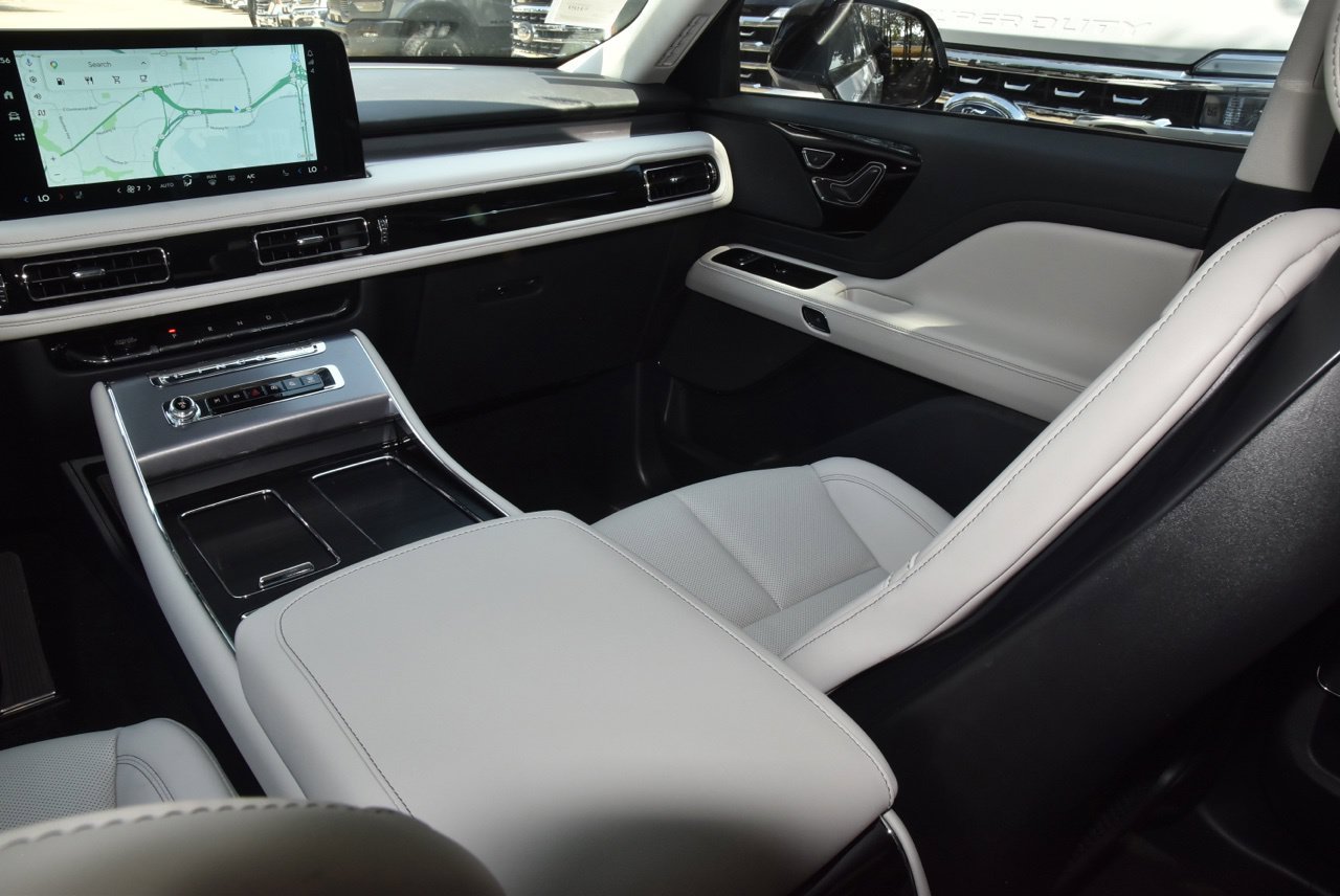 New 2026 Lincoln Aviator 2WD image 18