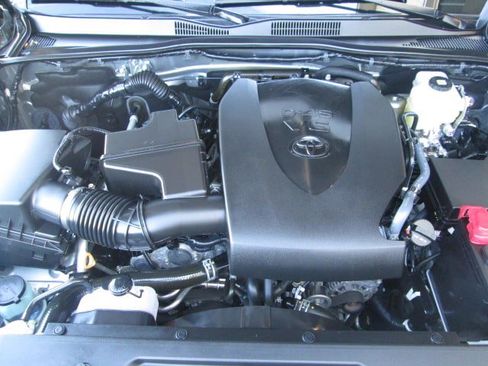 Used 2021 Toyota Tacoma TRD Off-Road image 24