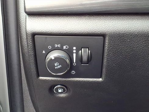 Used 2020 Jeep Grand Cherokee Altitude image 29