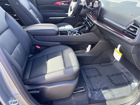 Used 2025 Chevrolet Traverse High Country image 18