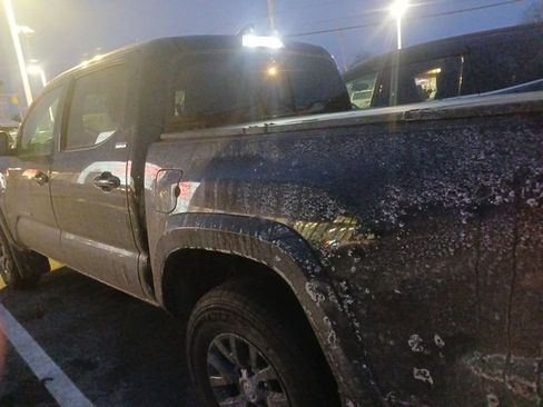 Used 2020 Toyota Tacoma SR5 image 4